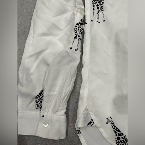 [L]Jane Delancy White Button-Up Shirt with Giraffe Print - Picture 2 of 8